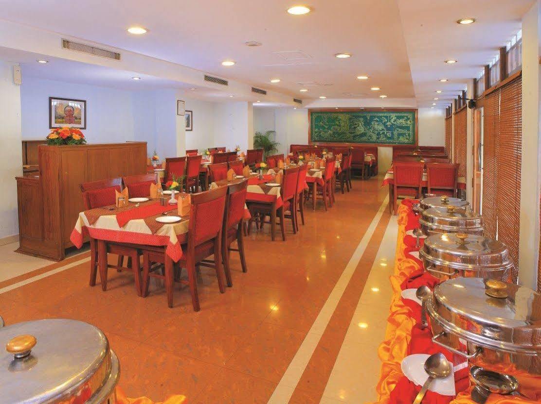 Hotel Excellency Kochi Exterior foto