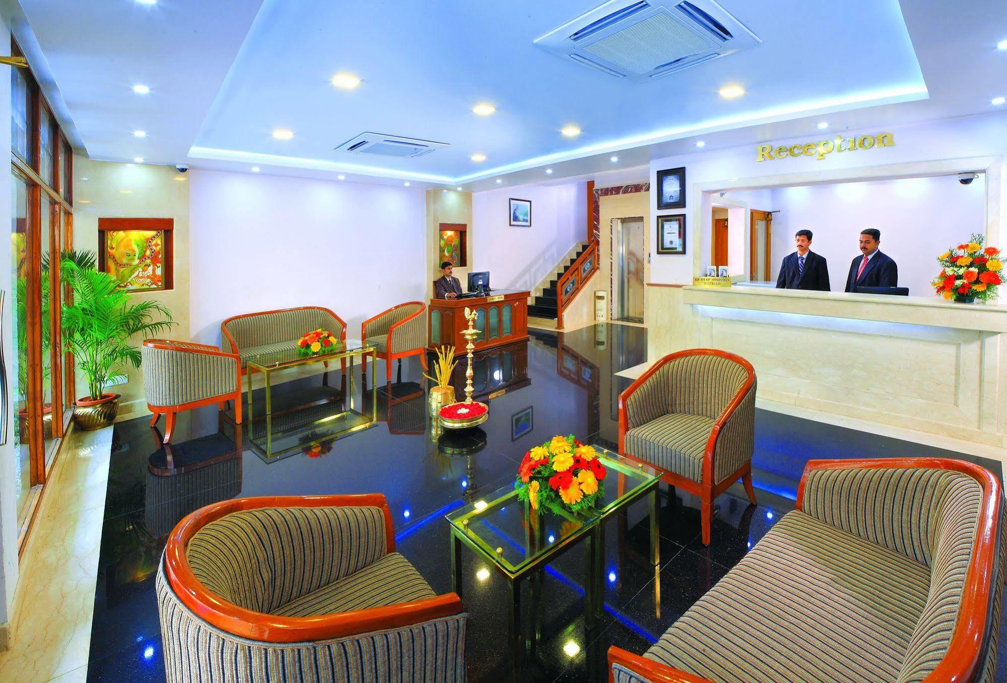 Hotel Excellency Kochi Exterior foto