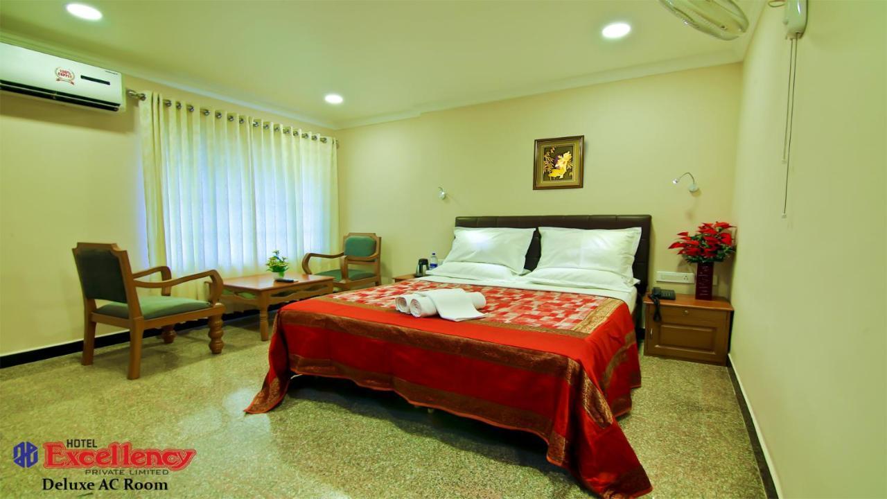Hotel Excellency Kochi Exterior foto